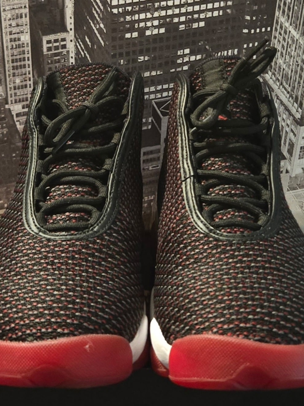 Jordan Men's Black and Red Knit Low-Top Sneakers